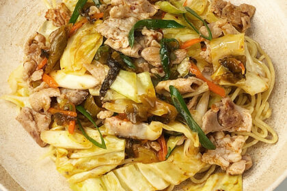 辛子高菜と豚肉・キャベツのあんかけ焼きそば