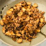 大豆と豚ひき肉の激辛高菜炒め