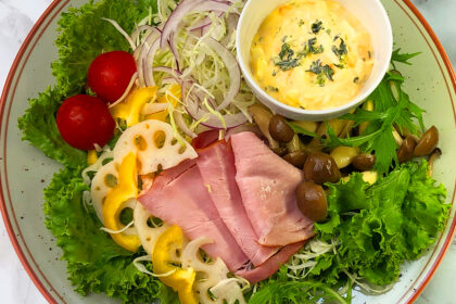 ちょっピリ高菜のタルタルソースで野菜サラダ