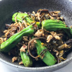 豚ひき肉とキクラゲ・シシトウの辛子高菜炒め