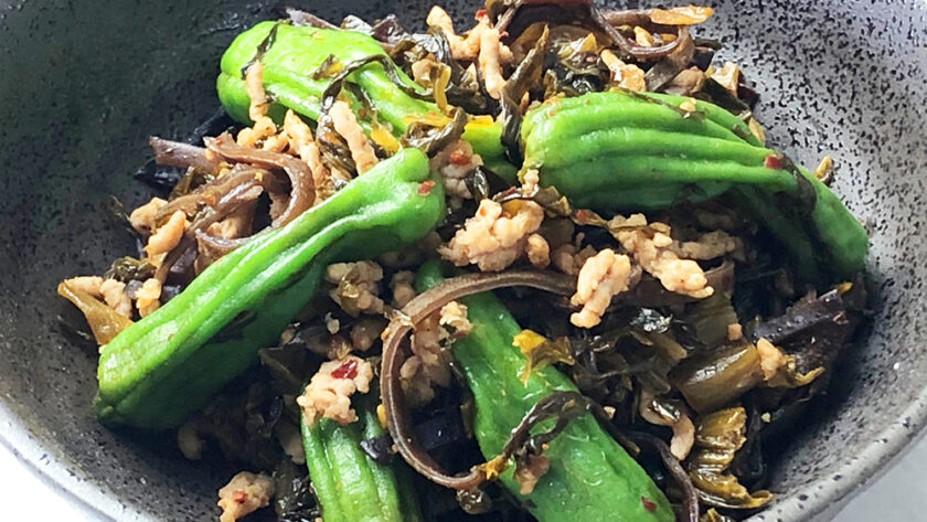 豚ひき肉とキクラゲ・シシトウの辛子高菜炒め